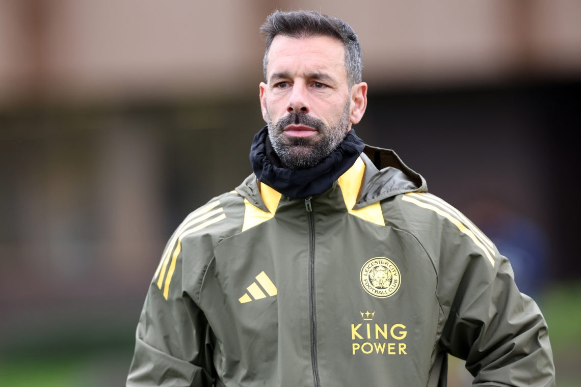 Leicester thua 14/15 trận, Van Nistelrooy sắp 'bay ghế'