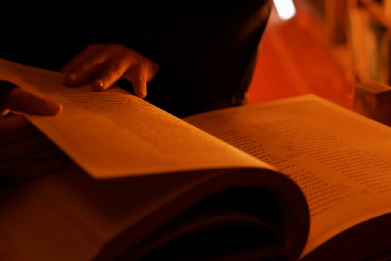 Bài học cuộc đời: Người chép sử