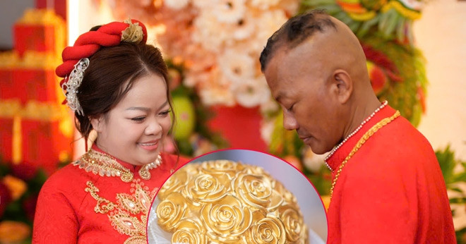 Cô dâu Bình Dương lấy chồng hơn 21 tuổi, hoa cưới được đúc từ 11 cây vàng