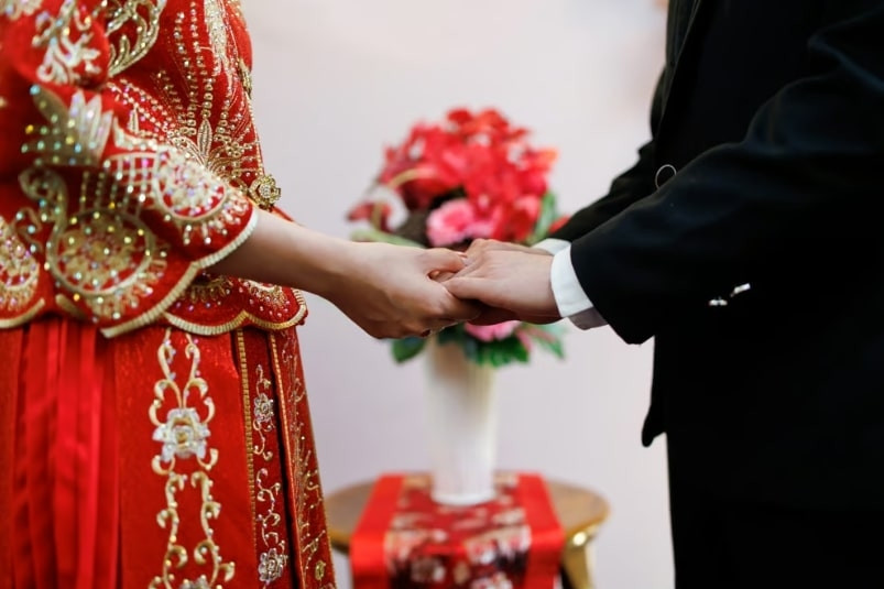Cô gái kiếm bộn tiền từ việc đóng giả làm cô dâu