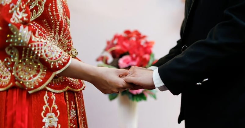 Cô gái kiếm bộn tiền từ việc đóng giả làm cô dâu