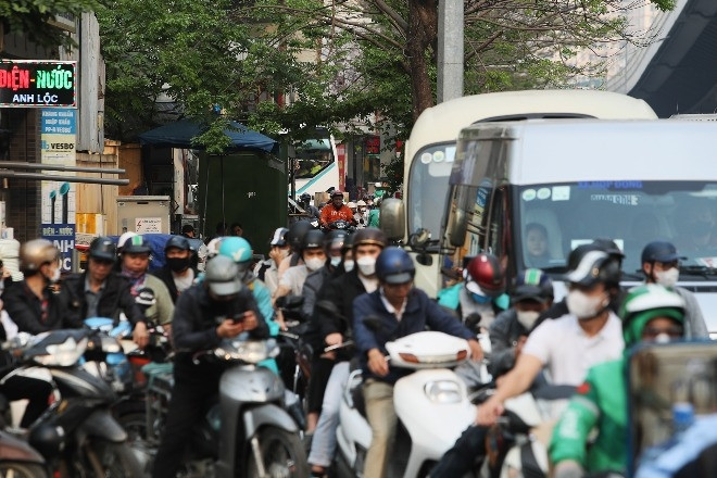 Cửa ngõ Hà Nội đông đúc trước kỳ nghỉ lễ Giỗ Tổ Hùng Vương