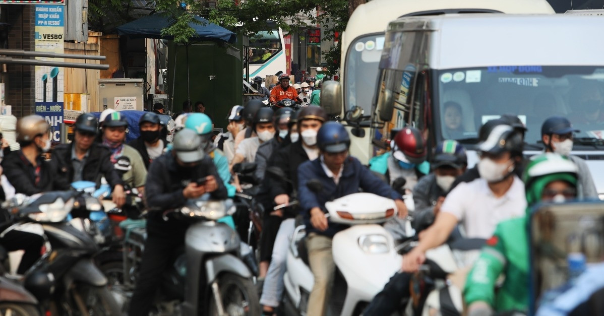 Cửa ngõ Hà Nội đông đúc trước kỳ nghỉ lễ Giỗ Tổ Hùng Vương