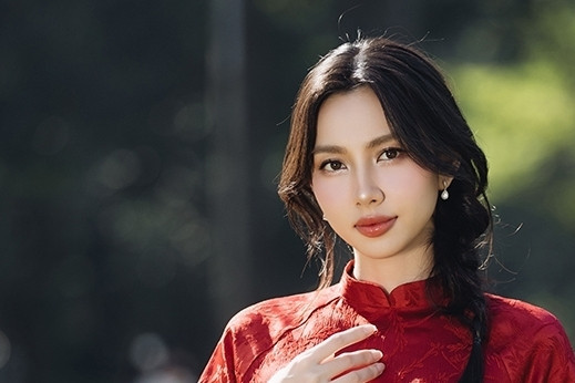 Hoa hậu Thùy Tiên bị tạm hoãn xuất cảnh