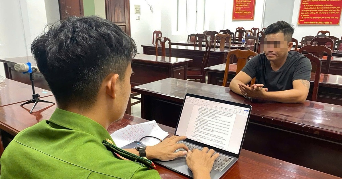 Kinh hãi xe hút hầm cầu vừa xong, tài xế cho đổ thẳng ra sông