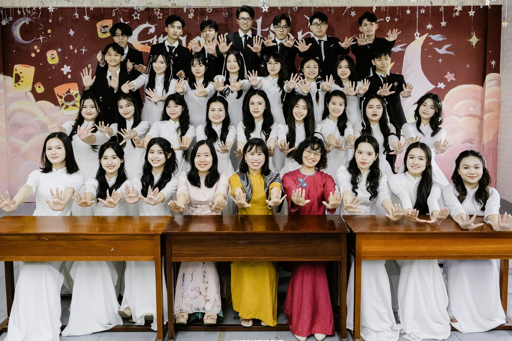 Lớp học có hơn nửa học sinh đạt IELTS 8.0, SAT 1500 trở lên