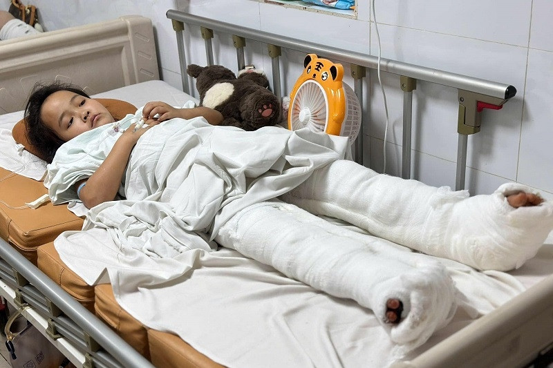 Mẹ nghèo thắt ruột nghe con hỏi 