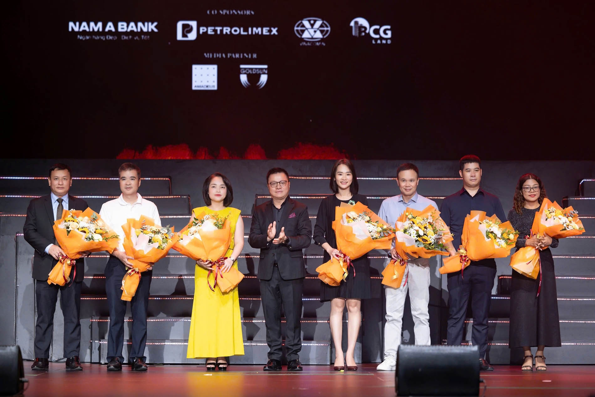 Nam A Bank đồng hành cùng chương trình 'Bond Live in Vietnam'