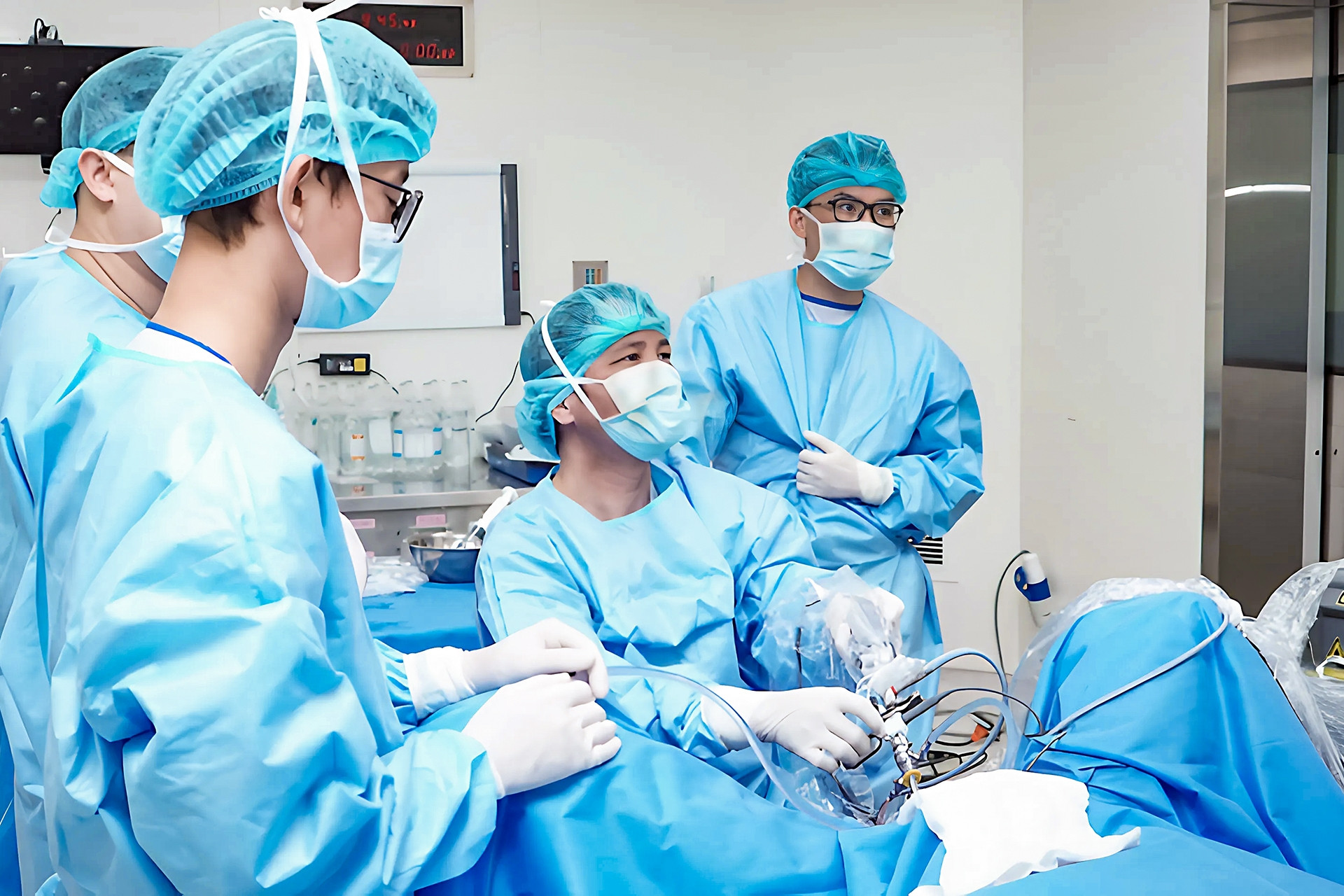 Người đàn ông được tiêm hơi nước 103 độ C chữa 'bệnh khó nói'