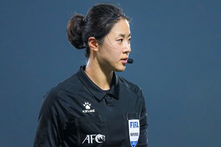 Nữ trọng tài Hàn Quốc cực xinh bắt trận U17 Việt Nam vs Australia