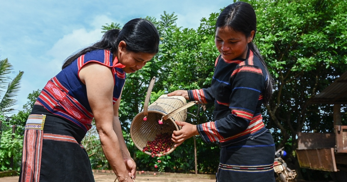 Ông Trump áp thuế, hàng Việt có thể tìm lối đi mới vào 3 thị trường 3 tỷ dân