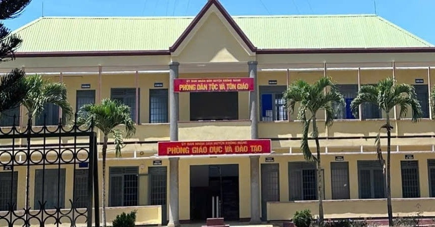 Tình tiết mới vụ hình ảnh, tin nhắn nhạy cảm về nữ hiệu trưởng