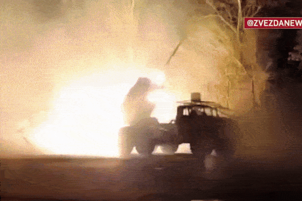 Video 'hỏa thần' BM-21 Grad của Nga phá tung cứ điểm Ukraine