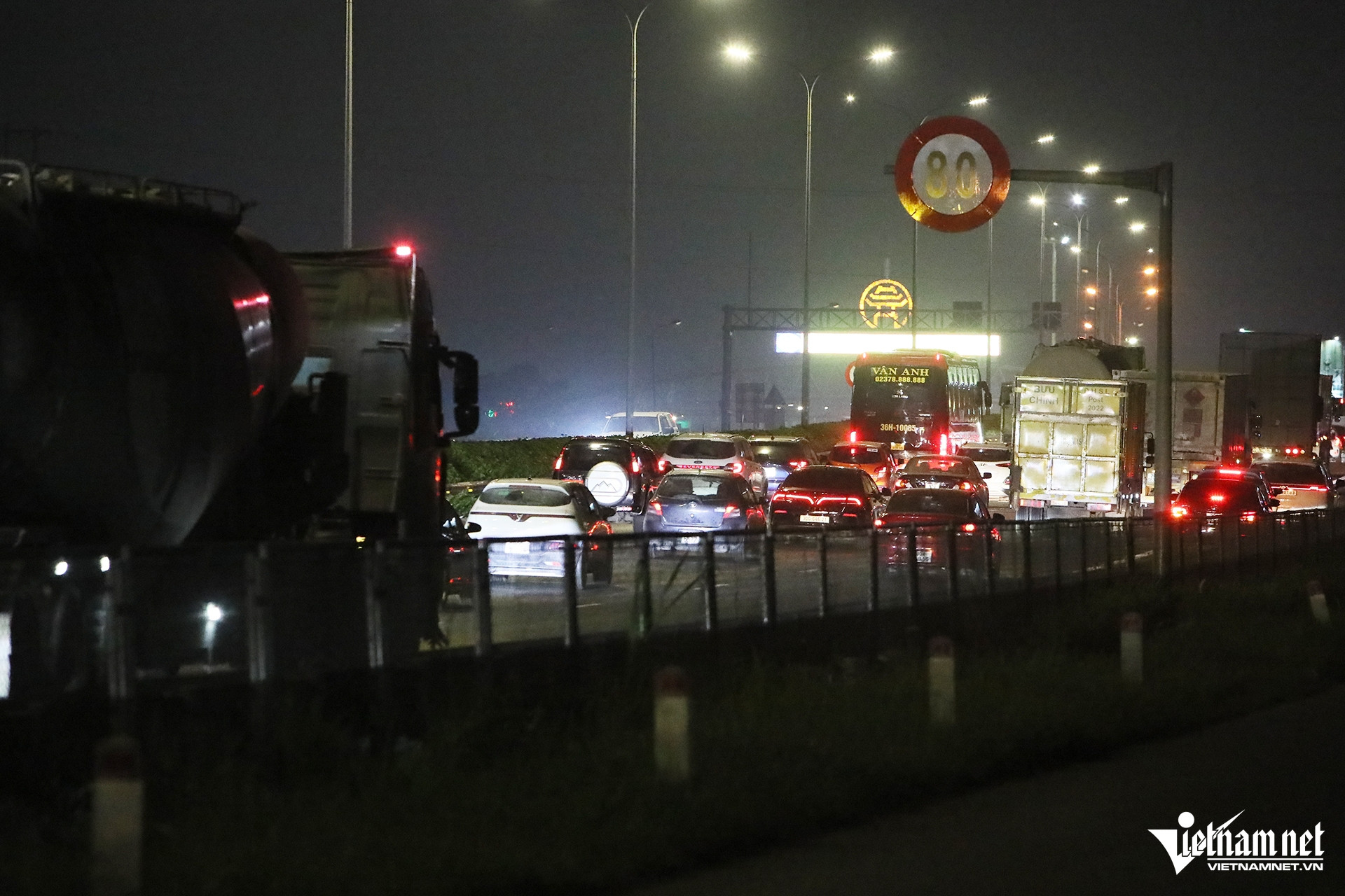 W-un tac den dem 8 copy.jpg