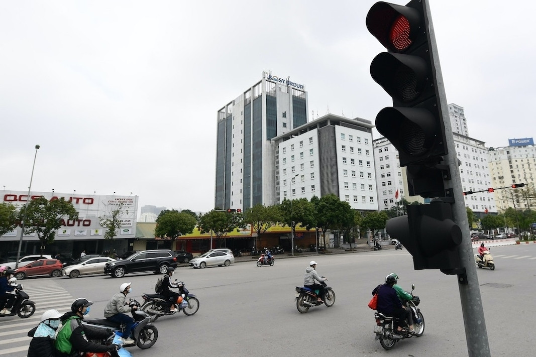 Xử lý dứt điểm tình trạng biển báo giao thông làm khó người đi đường