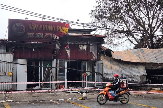 Bản tin chiều 5/4: Cháy lớn tại kiot bán hàng, 1 cháu bé tử vong