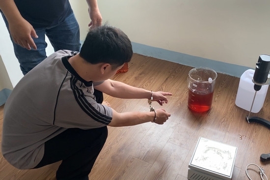 Bản tin cuối ngày 5/4: Khách mua nhiều đá, chủ nhà hỏi ChatGPT rồi báo công an