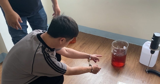 Bản tin cuối ngày 5/4: Khách mua nhiều đá, chủ nhà hỏi ChatGPT rồi báo công an