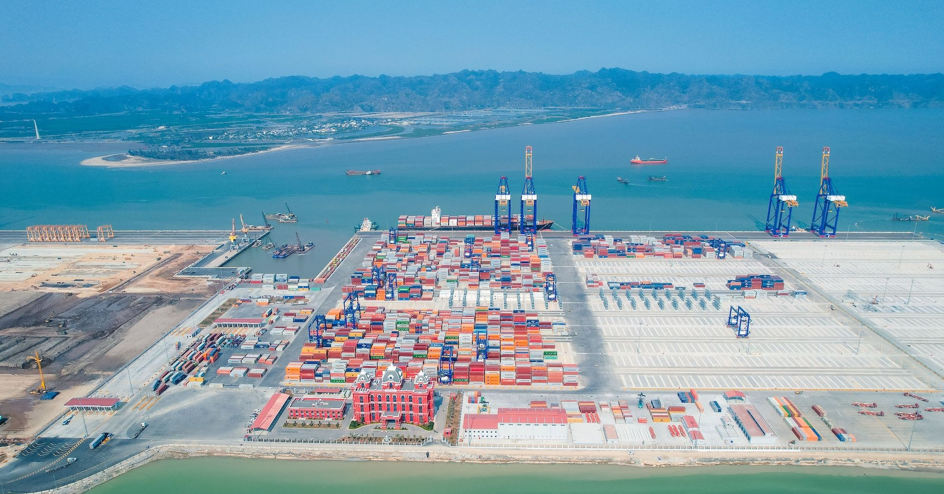 Chính thức khai thác cảng nước sâu lớn nhất miền Bắc xuất khẩu trực tiếp sang Mỹ