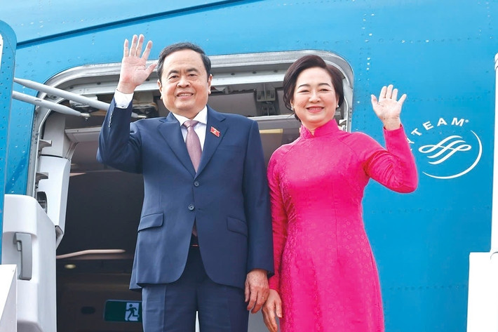 Chủ tịch Quốc hội bắt đầu tham dự Đại hội đồng IPU-150, thăm Uzbekistan