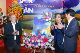 Nhà thơ Thuận Hữu, nhà văn Phan Đức Nhạn ra mắt tác phẩm thắm đượm nghĩa tình