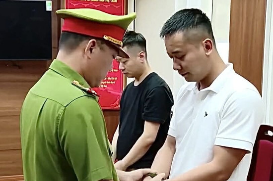 Quang Linh Vlogs và Hằng Du Mục bị khởi tố, bắt tạm giam