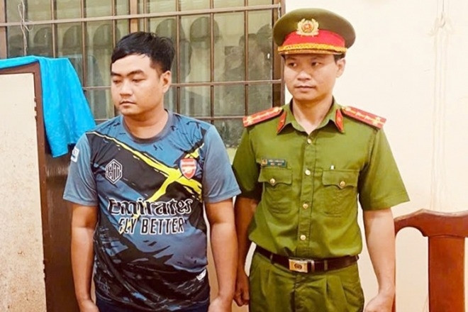 Thanh niên tự xưng 'giám đốc phòng cảnh sát giao thông' lừa có thể lấy biển đẹp