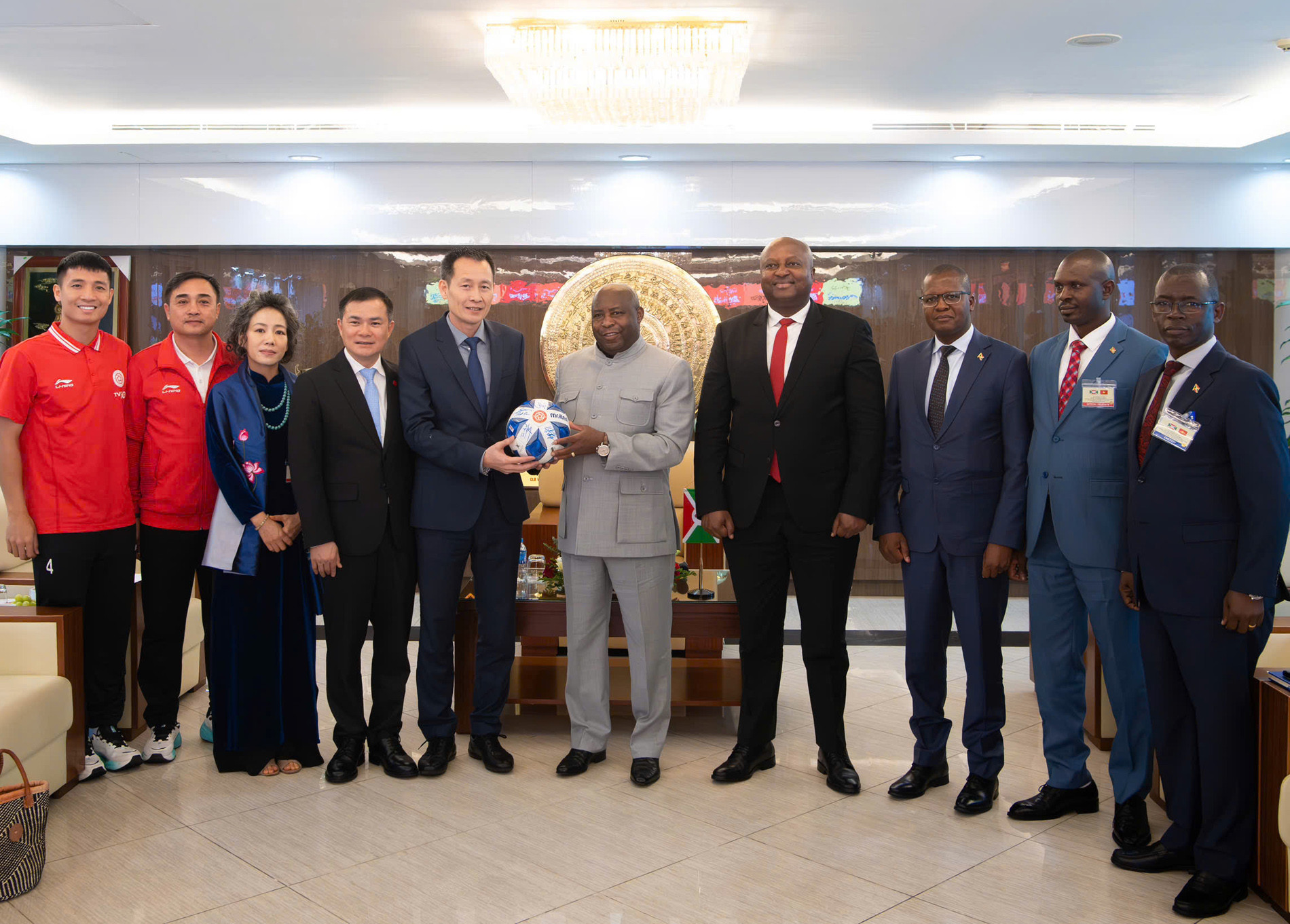 the cong viettel 1.jpg