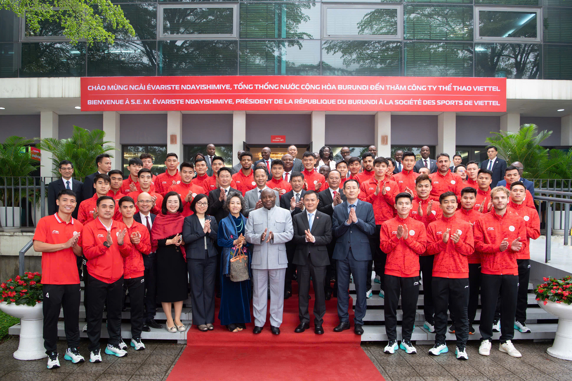 the cong viettel 2.jpg