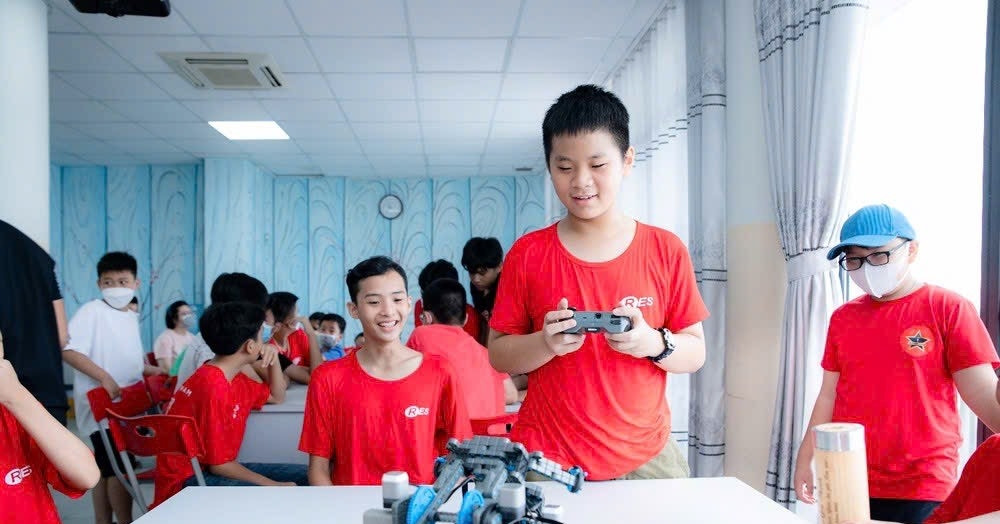Trại hè RES 2025: Trở thành nhà lãnh đạo từ bí quyết của người thành công