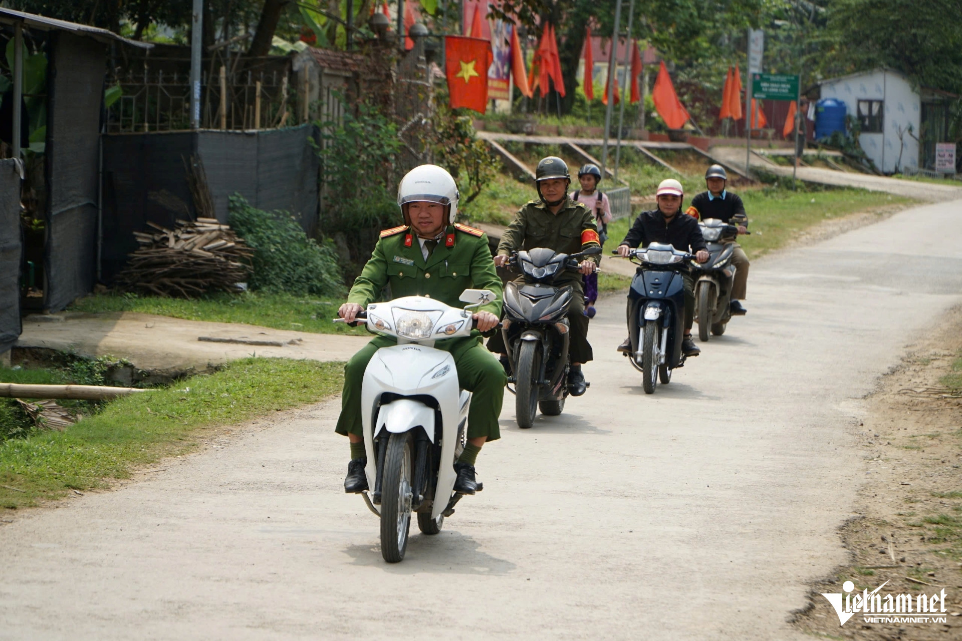 W-a1Công an xã ở vùng cao .jpg