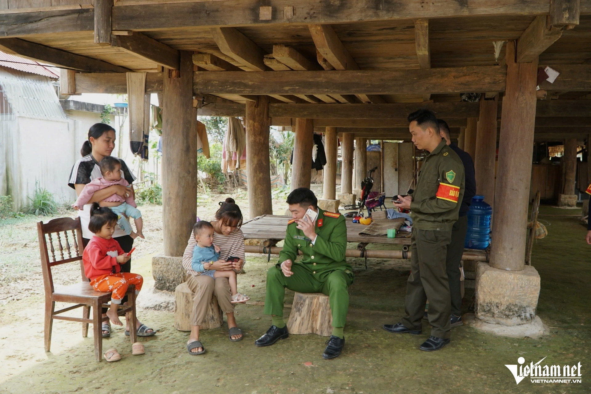 W-a4Công an xã ở vùng cao .jpg