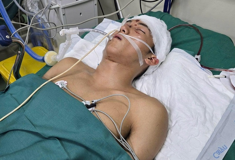 Bố vừa qua đời, nam sinh viên nghèo bị tai nạn nguy kịch cần giúp đỡ