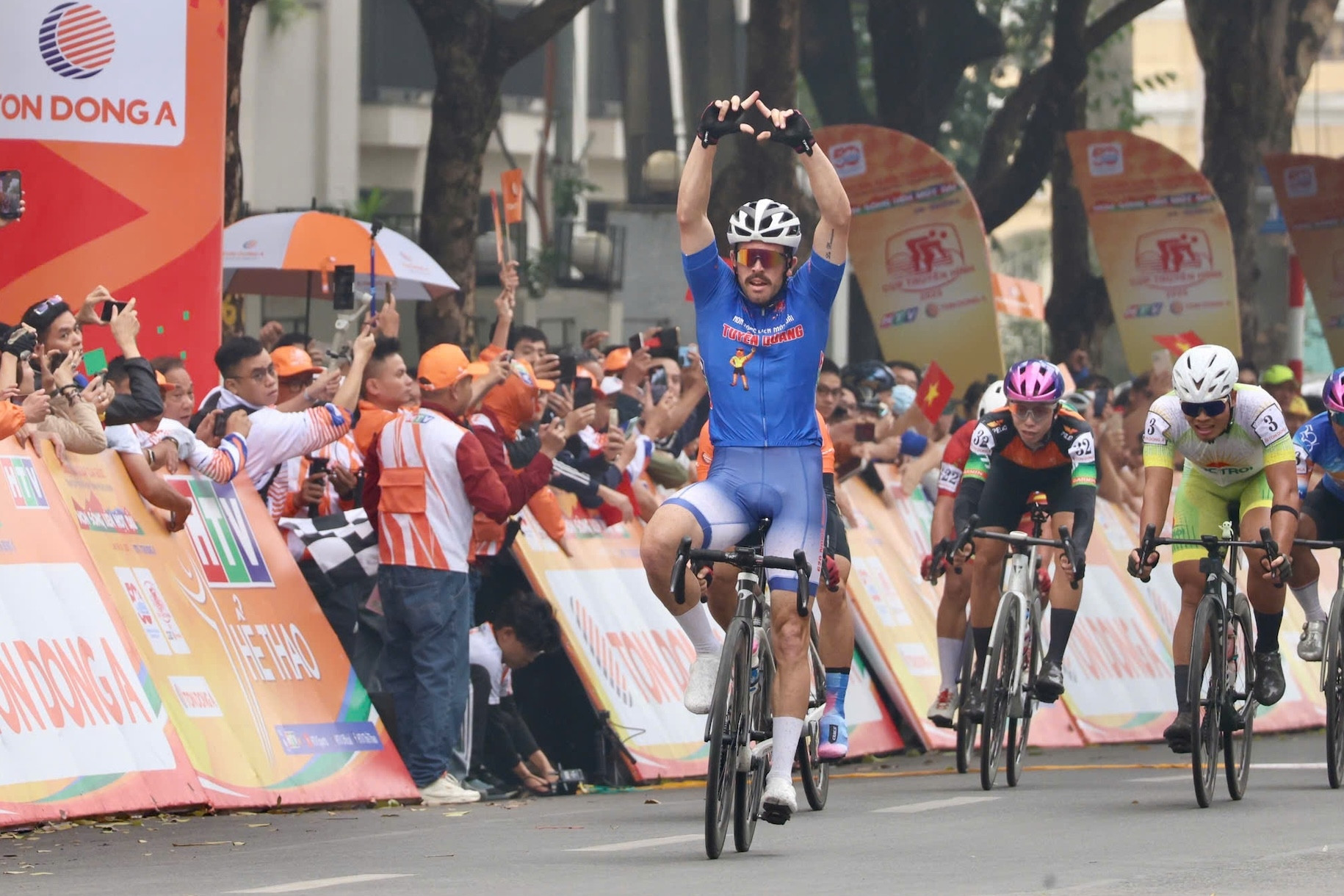 Giải xe đạp Cúp Truyền hình TP.HCM 2025: Áo xanh đổi chủ