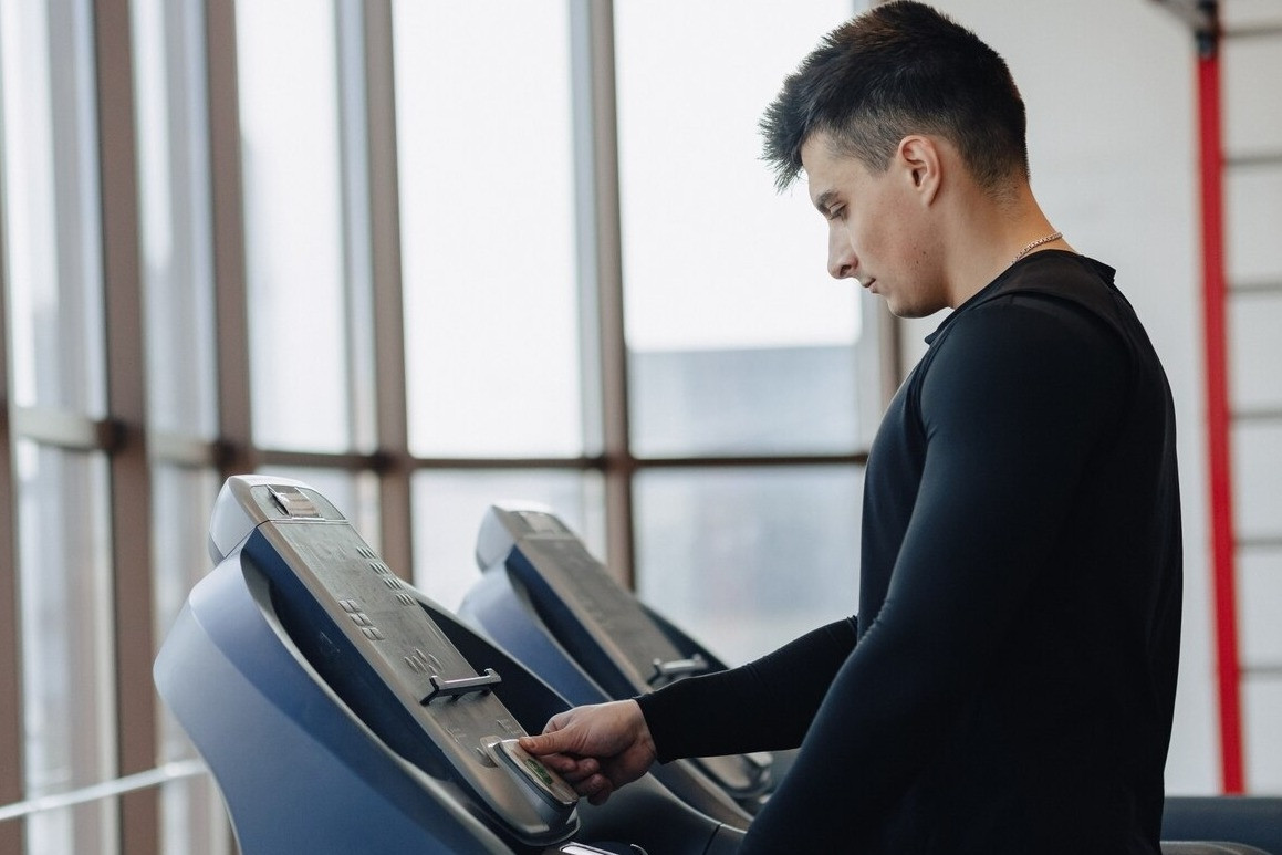 Huấn luyện viên mê phú bà, đẩy cả gia đình vào vực thẳm