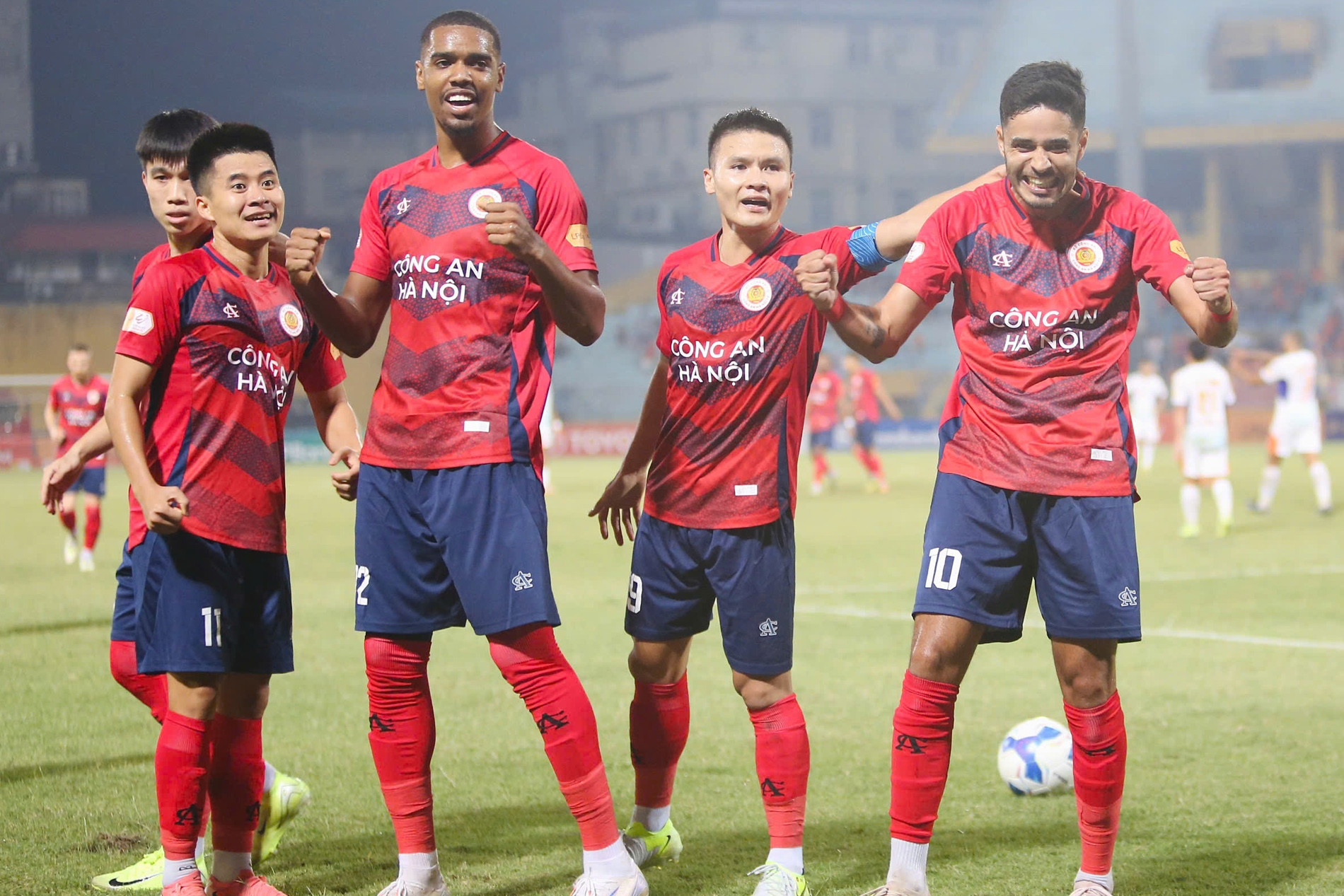 Kết quả bóng đá V.League hôm nay: Cao Quang Vinh Pendant gây sốt trước ngày ra mắt ĐT Việt Nam?