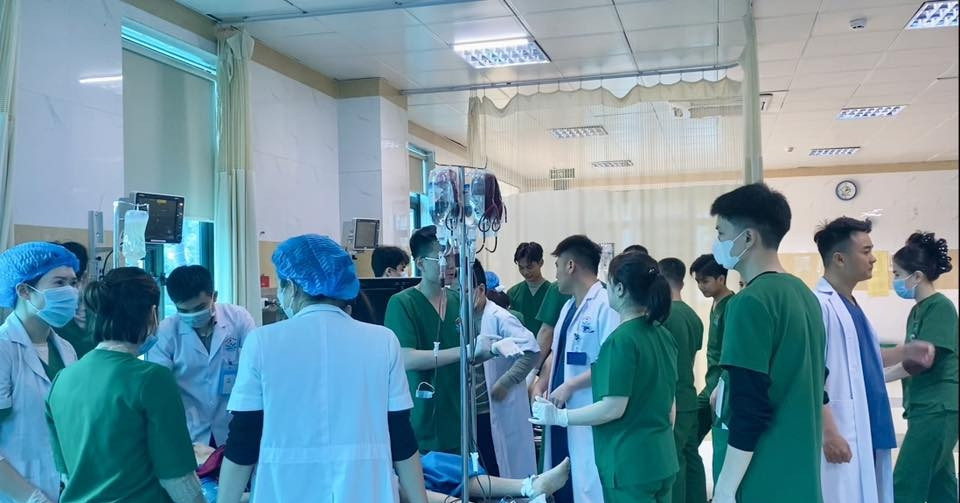 Tai nạn giao thông kinh hoàng: 1 người tử vong, 9 người bị thương sau va chạm giữa xe khách và ô tô tải