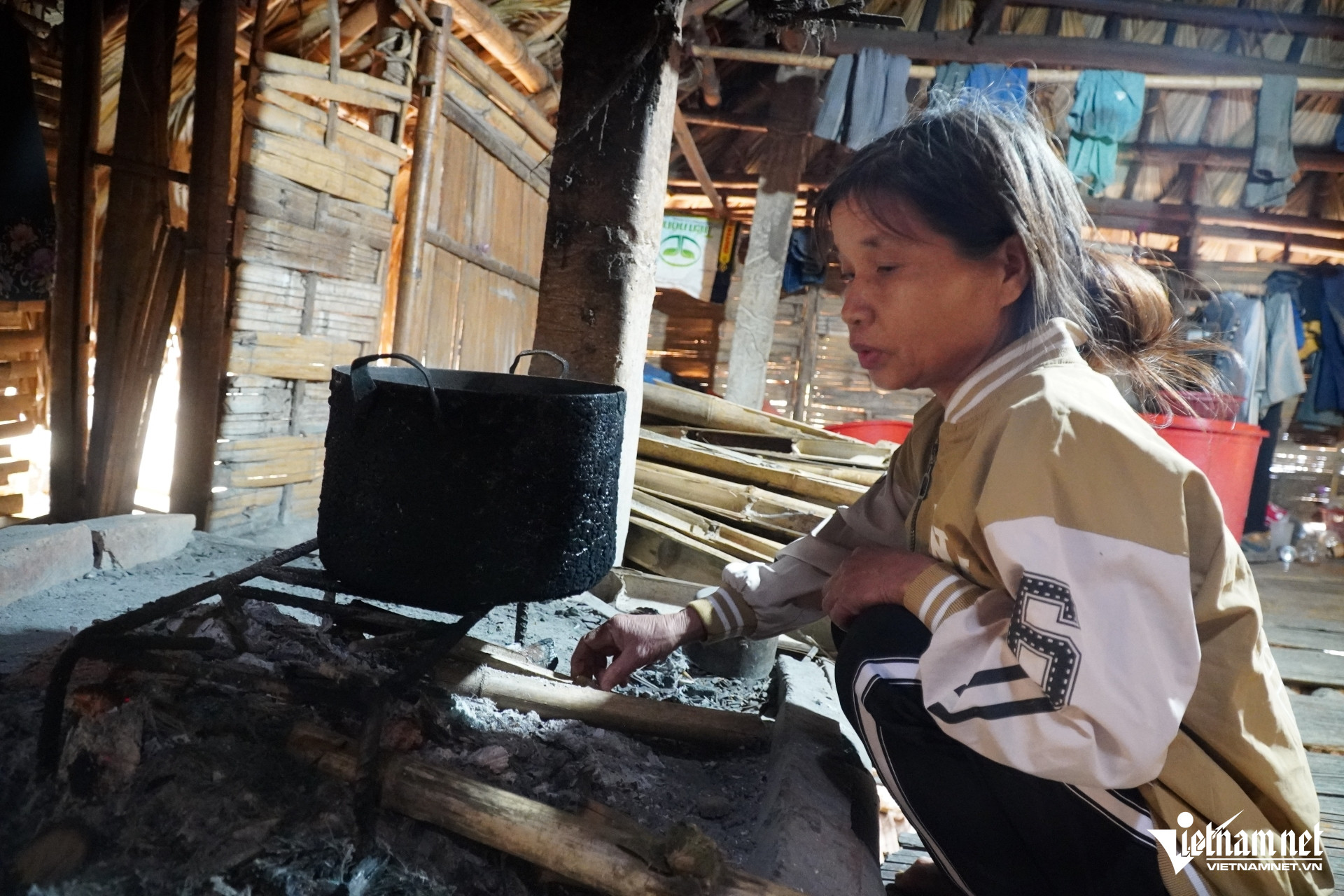 W-a4Cả gia đình bị thiểu năng sống .JPG.jpg