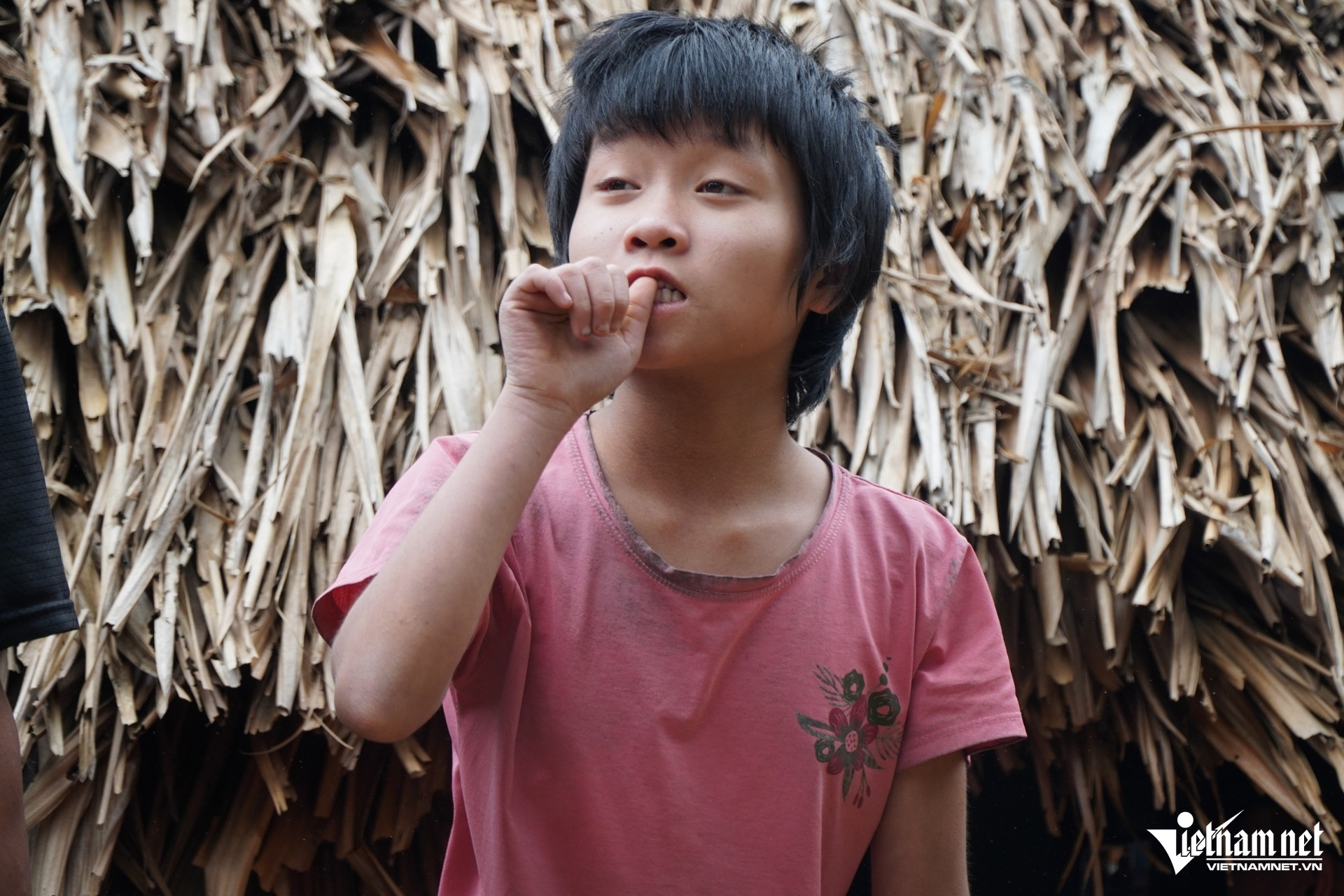 W-a5Cả gia đình bị thiểu năng sống .JPG.jpg