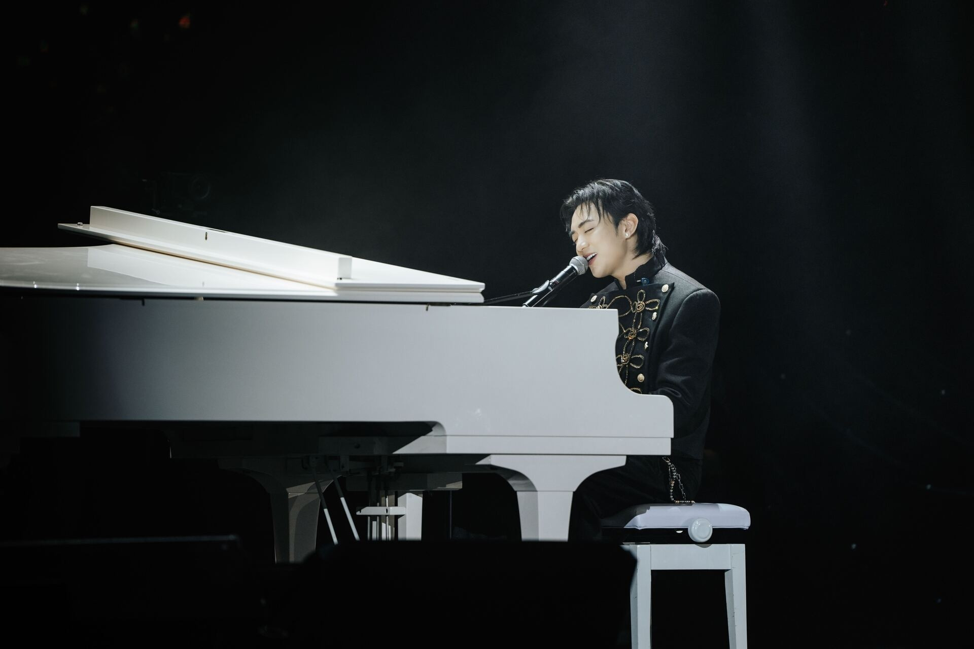 Ca sĩ Soobin Hoàng Sơn khóc nức nở khi nhắc về gia đình