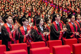 Gần 80% sinh viên Đại học Ngoại thương tốt nghiệp loại giỏi và xuất sắc