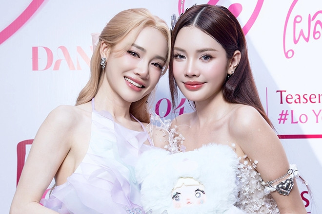 Nhã Phương xuất hiện sexy lạ lẫm