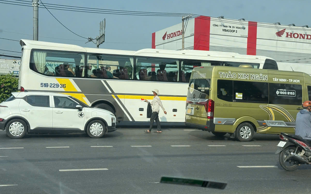 phat nguoi di bo 1.png