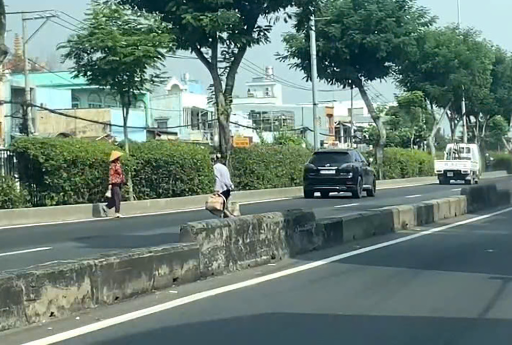 phat nguoi di bo 2.png