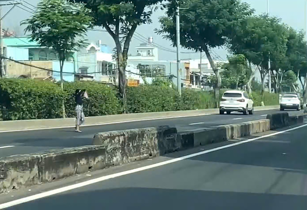 phat nguoi di bo 3.png