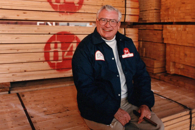 ty phu lay vo tre kem 60 tuoi.jpg