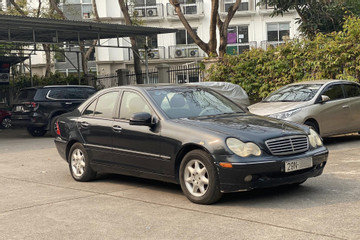 Xe sang Mercedes-Benz C200 24 năm tuổi bán giá rẻ ngang Honda SH Mode