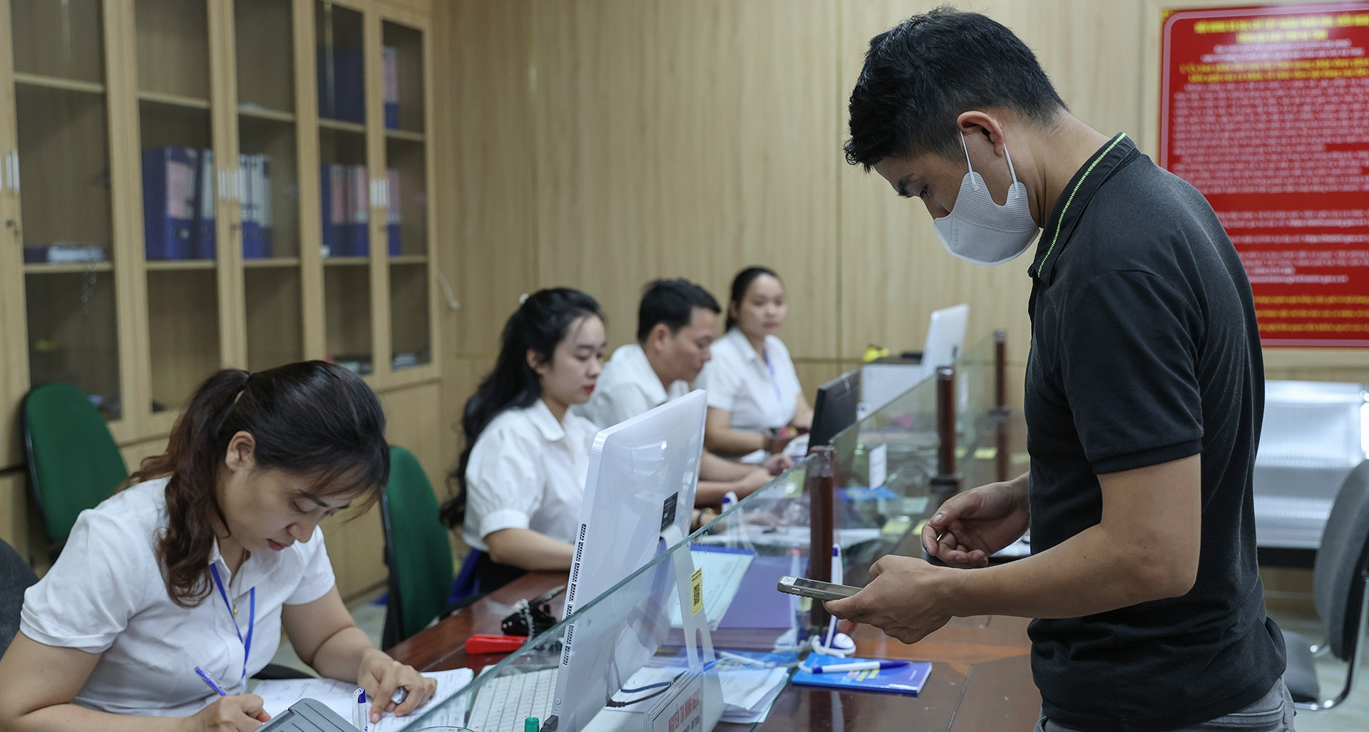 Bộ Nội vụ hướng dẫn tính chính sách, chế độ với cán bộ, công chức nghỉ hưu sớm