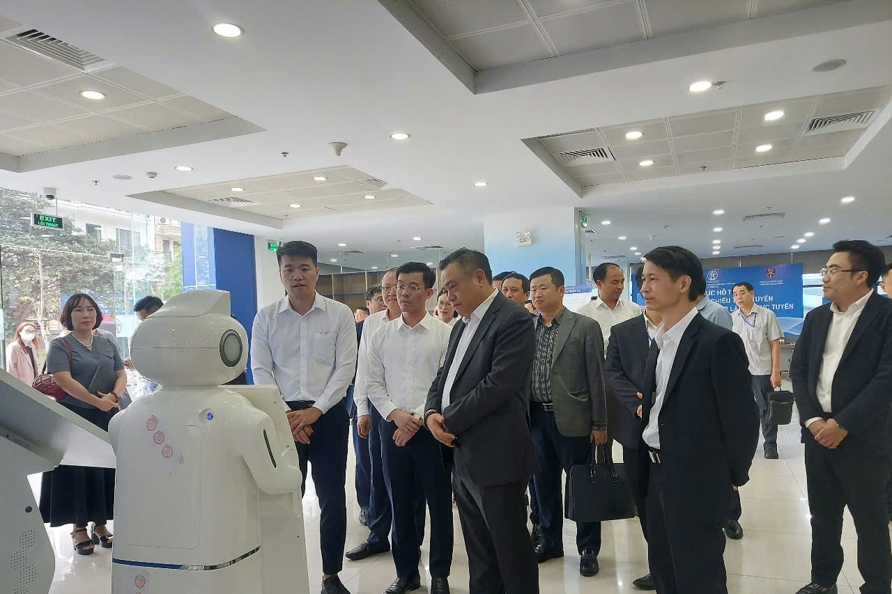 Chủ tịch Hà Nội: Trung tâm Phục vụ Hành chính công không làm hộ các sở