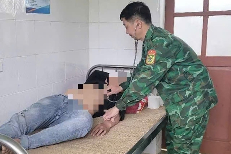 Cứu sống người đàn ông ăn lá ngón tự tử sau khi mâu thuẫn với vợ
